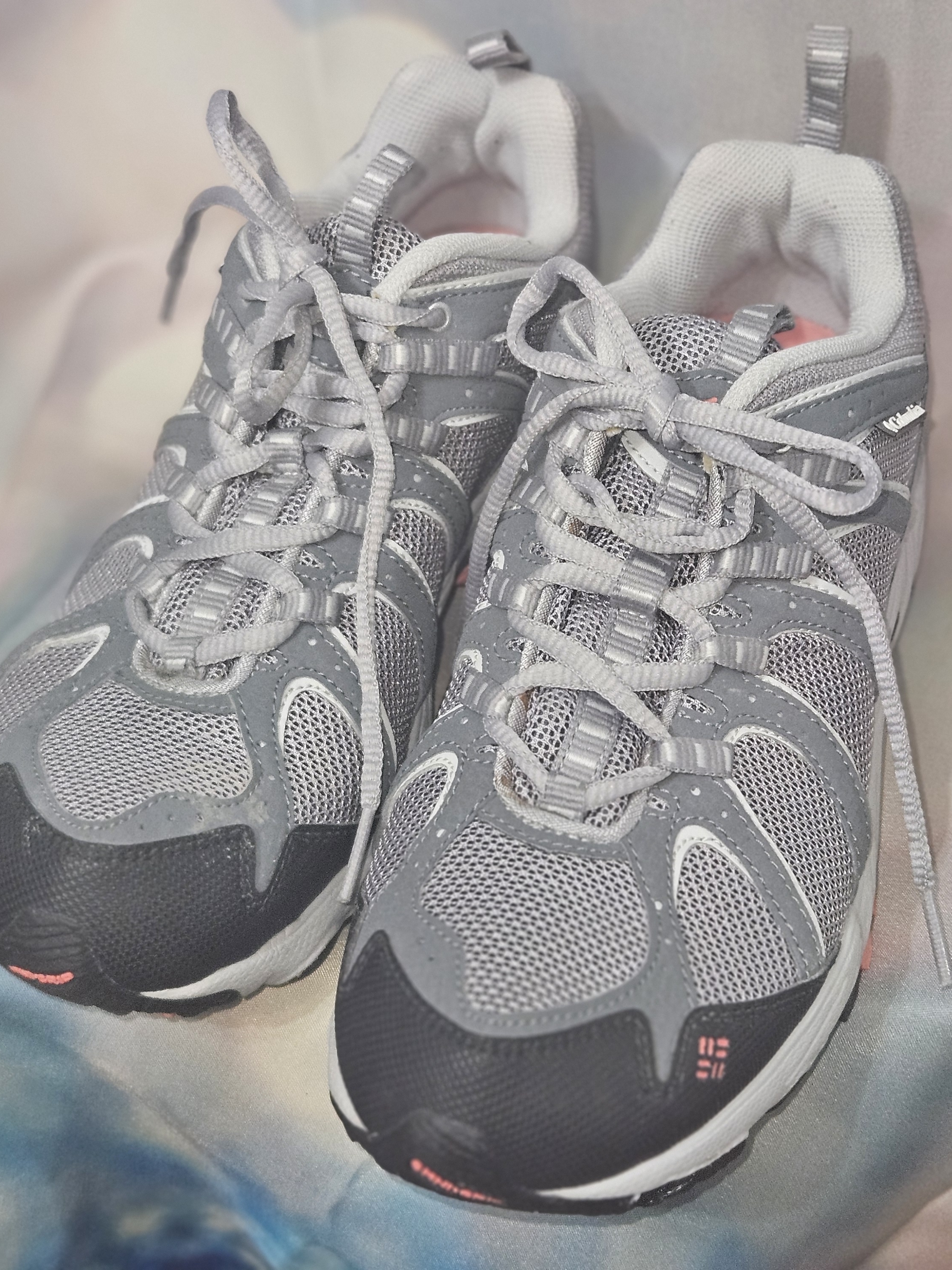 Columbia Gray On Slate Athletic Shoes With Coral And Black Gripping Soles